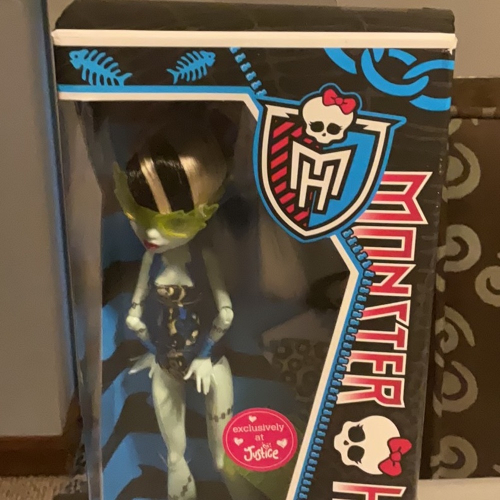 Monster High Frankie Stein Swim classDoll exclusive justice rare